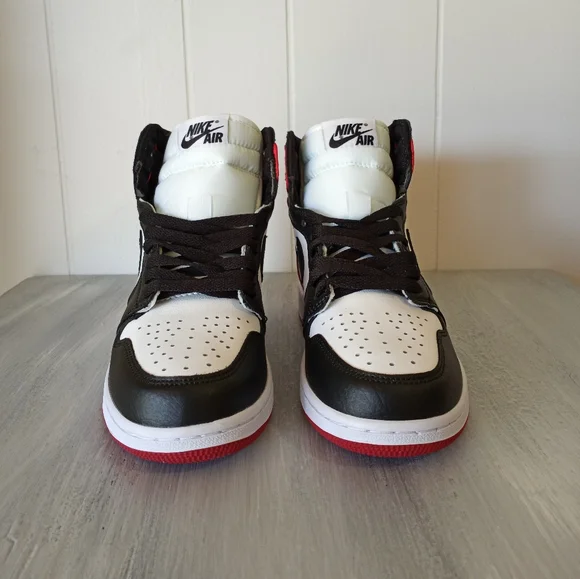 Jordan 1 Retro High Satin Black Toe 2019 Women's Size 6 - Picture 3 of 15